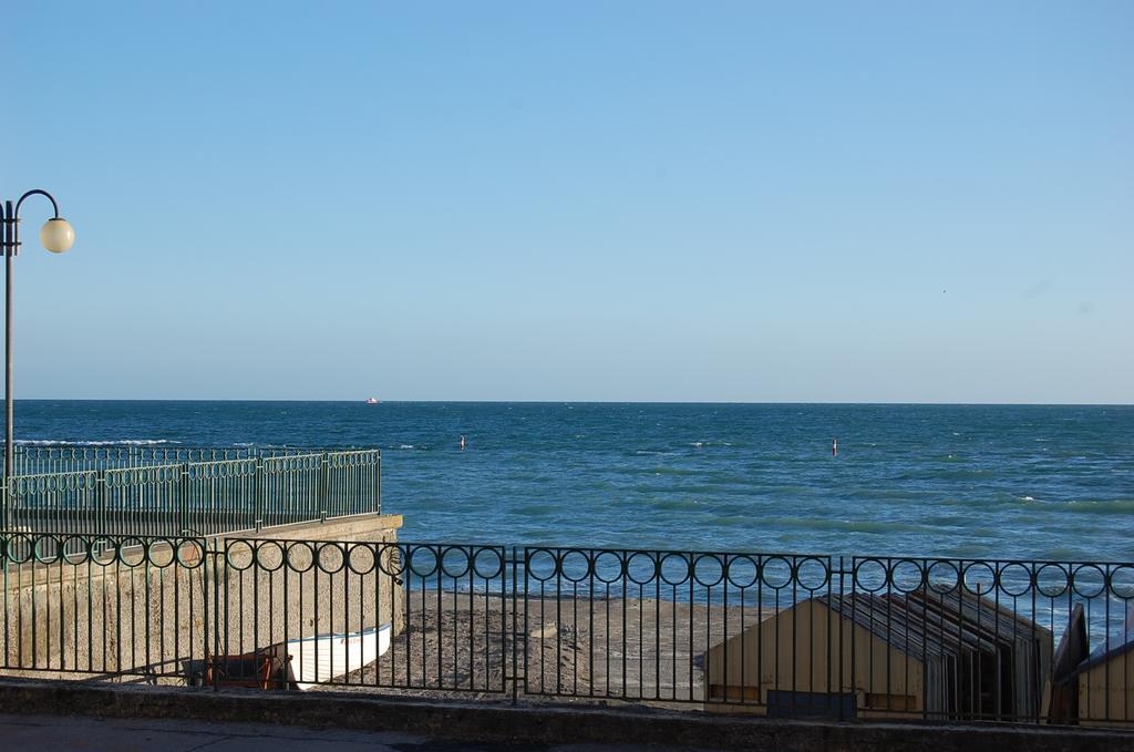 Stanze Sul Mare Bed & Breakfast Salerno Exterior photo